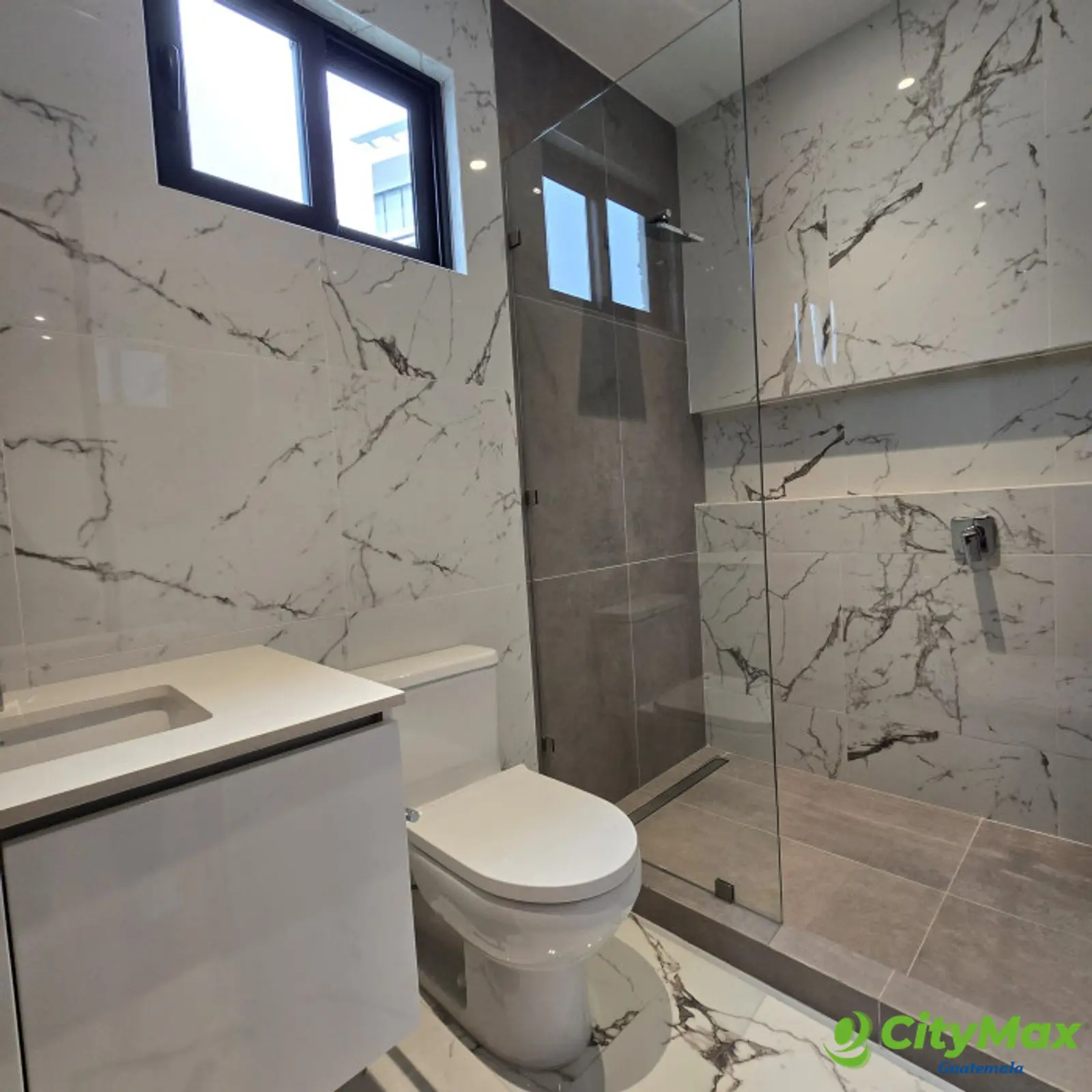 Lujosa Casa en Venta en Exclusiva Zona 16 el Pulte - foto 27