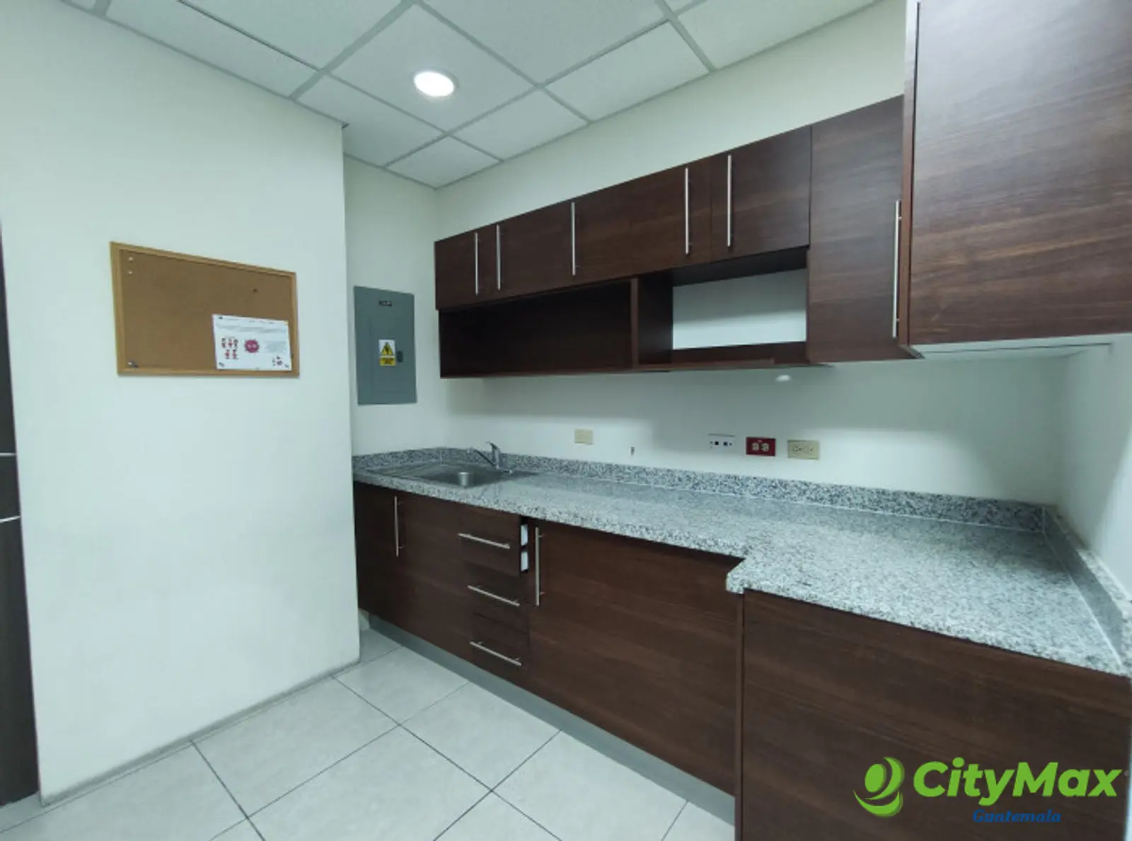 En VENTA OFICINA en Zona Pradera zona 10 Guatemala - foto 26