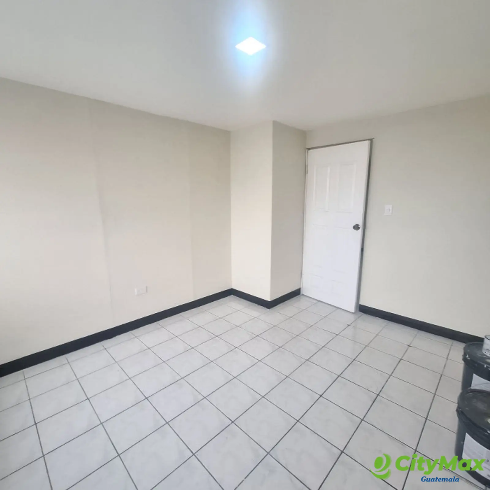 Oficina Comercial en Renta en Zona 10 Ciudad de Guatemala - foto 2