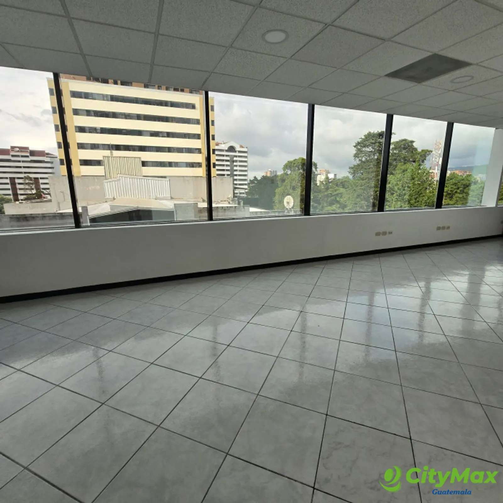 Alquiler Oficina con 315m2 en Zona 14 Europlaza - foto 15