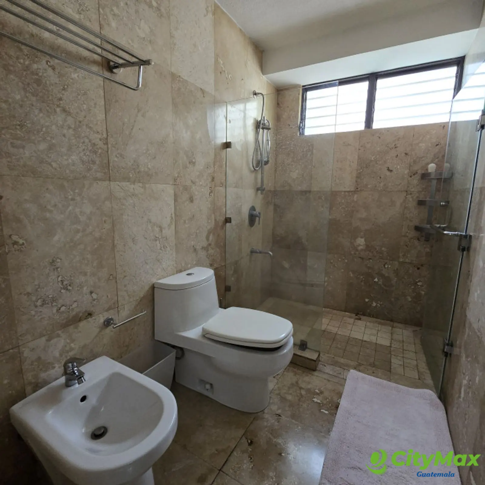 en Venta o Renta Apartamento amueblado en Zona 10 - foto 19