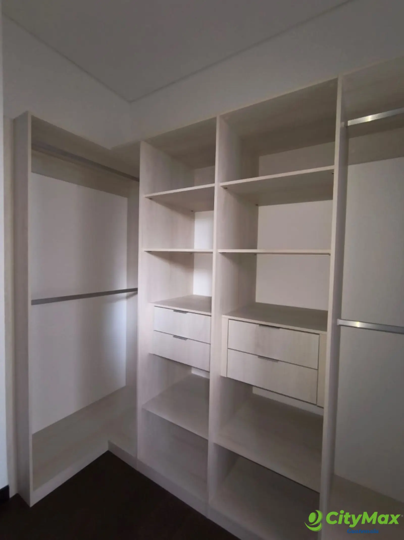 Lujoso Apartamento en Renta en CAYALA en Zona 16 - foto 2
