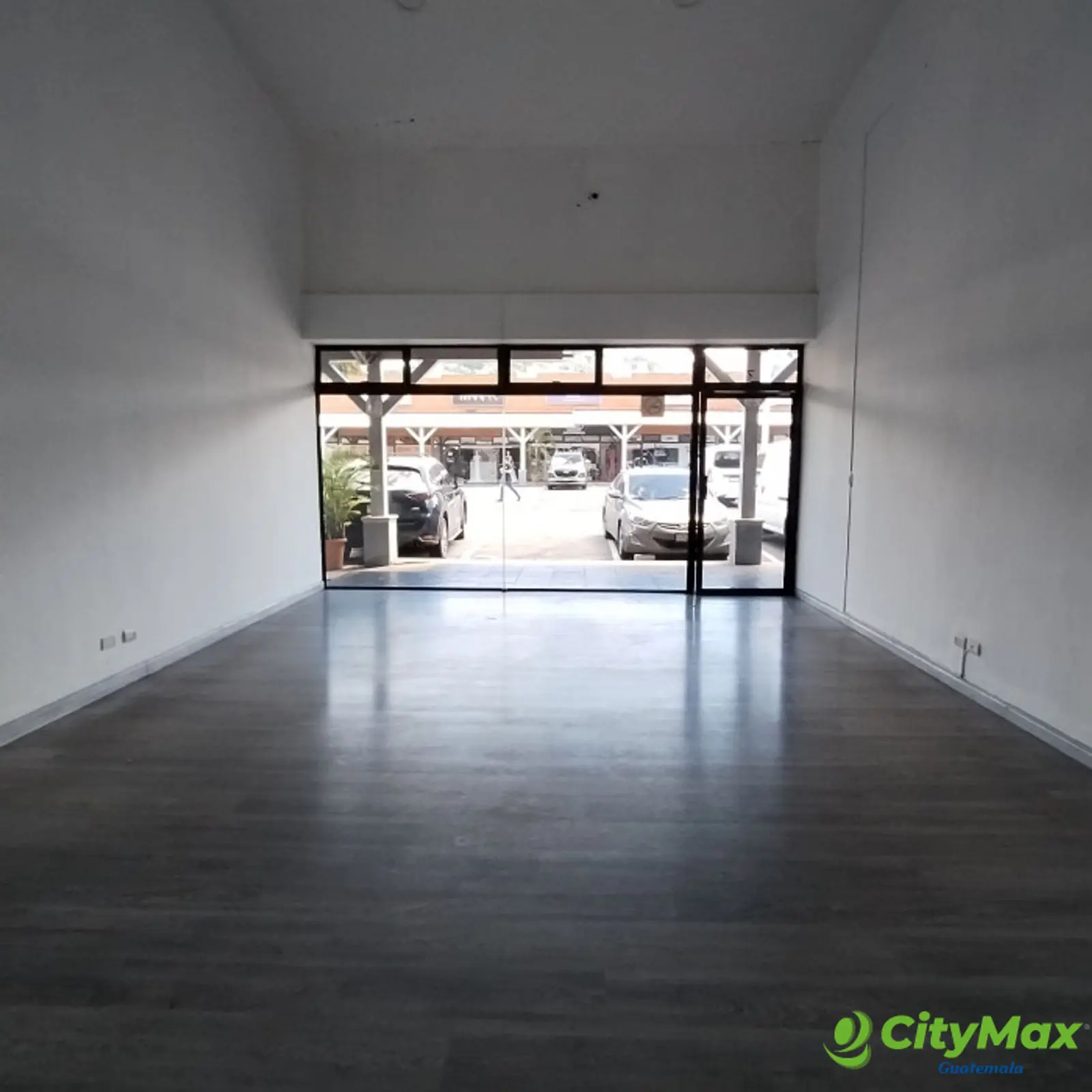 Local comercial en 20 calle zona 10 cerca a CC Pradera  - foto 5