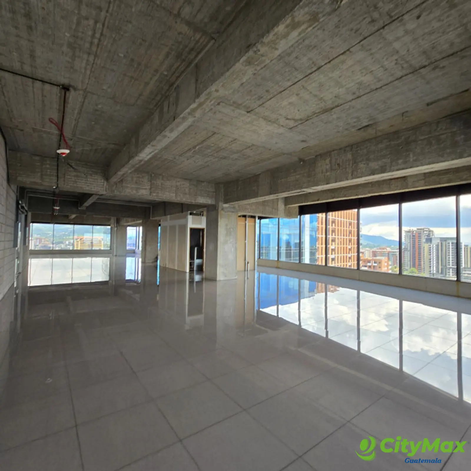 En venta oficinas en Zona 10 Diagonal 6 Guatemala - foto 8