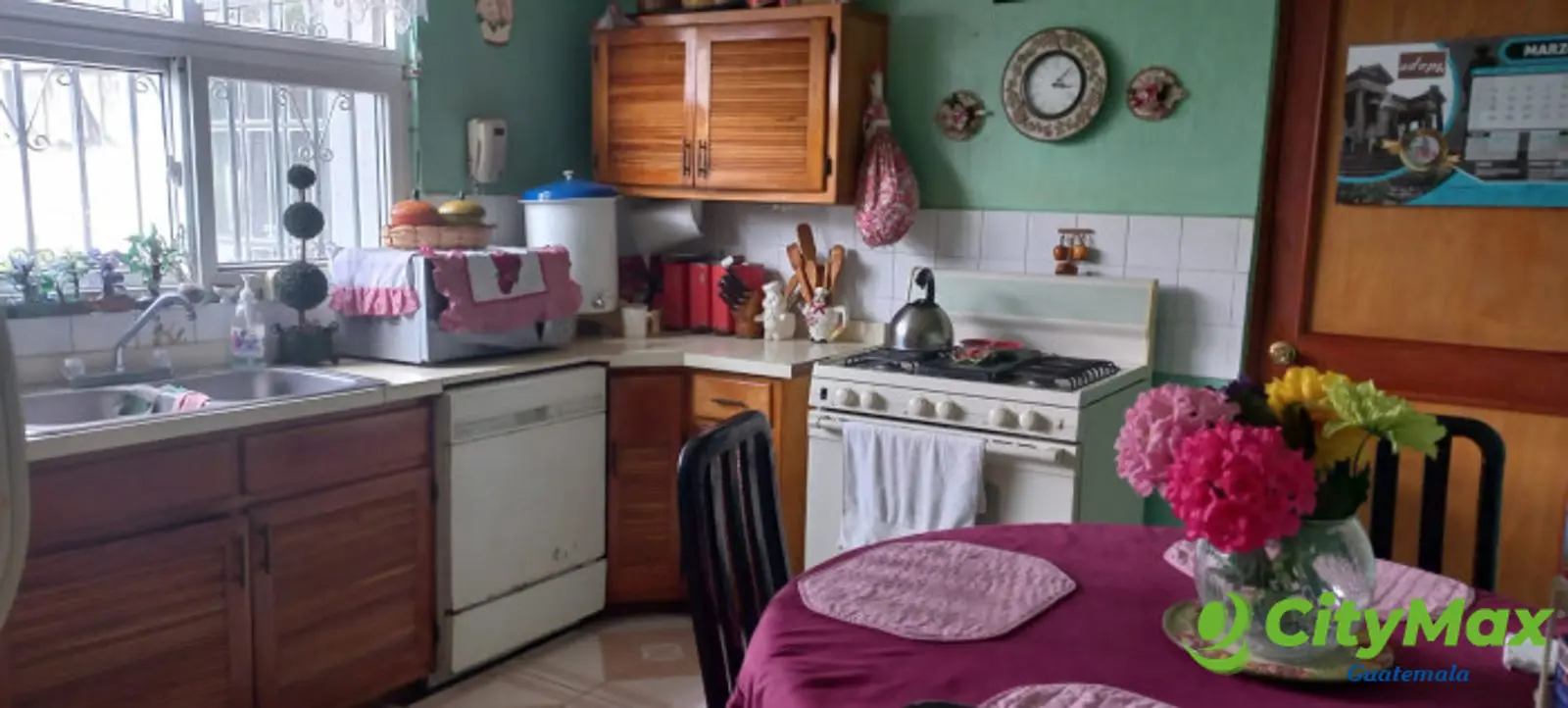 En venta casa grande con jardín La Floresta zona 9 Xela - foto 7