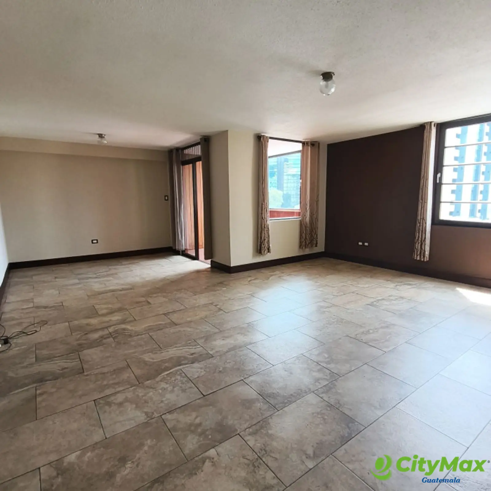 Amplio Apartamento en Renta en zona 10 - foto 2