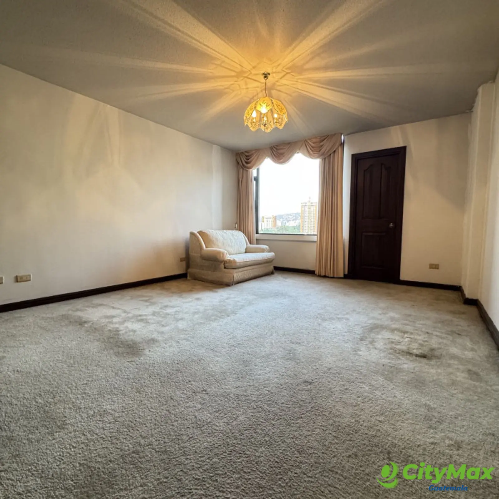 Apartamento en Renta zona 14 Avenida Las Americas - foto 6
