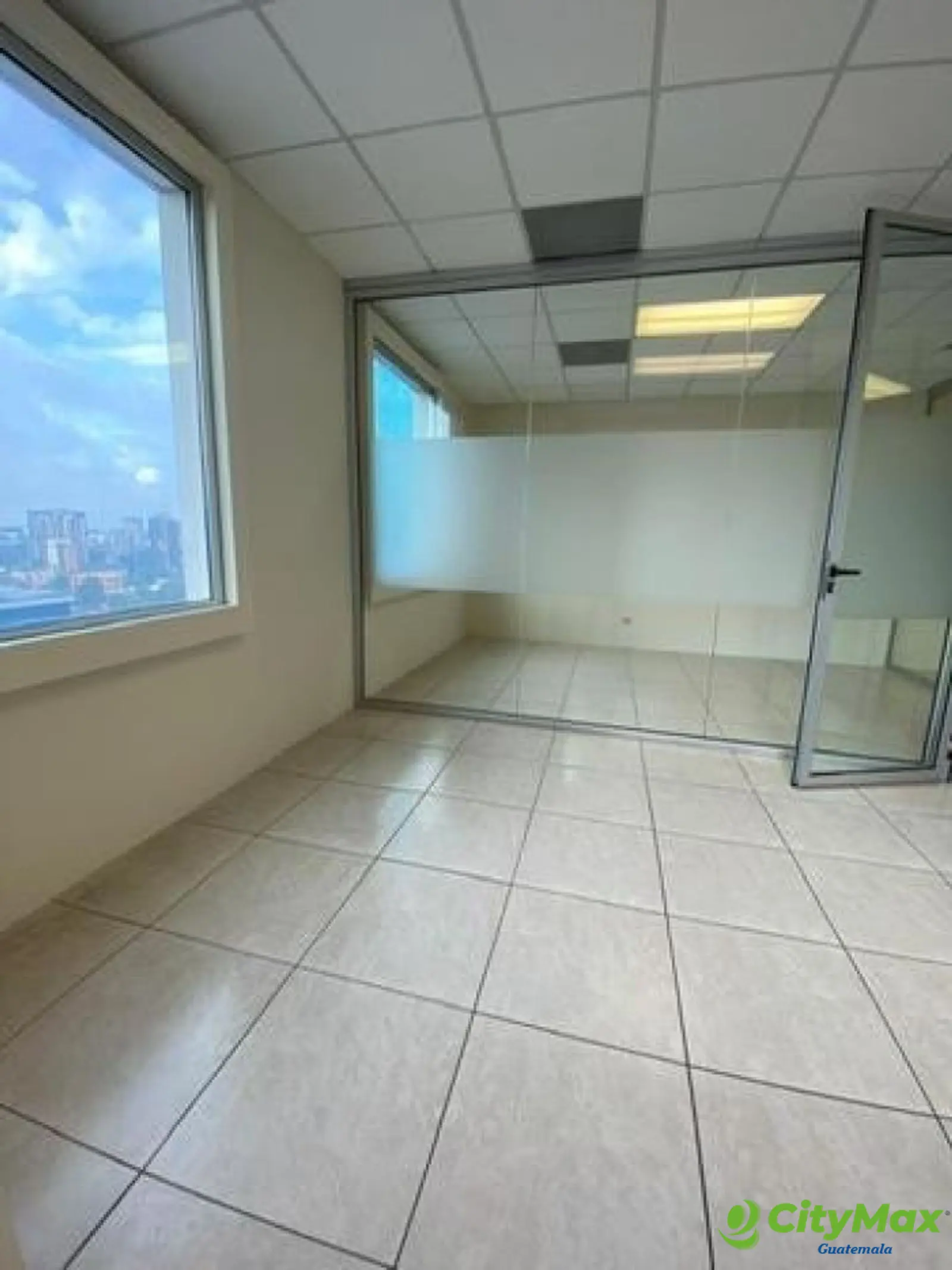 Oficina en Renta o Venta en Zona Pradera Zona 10 - foto 6
