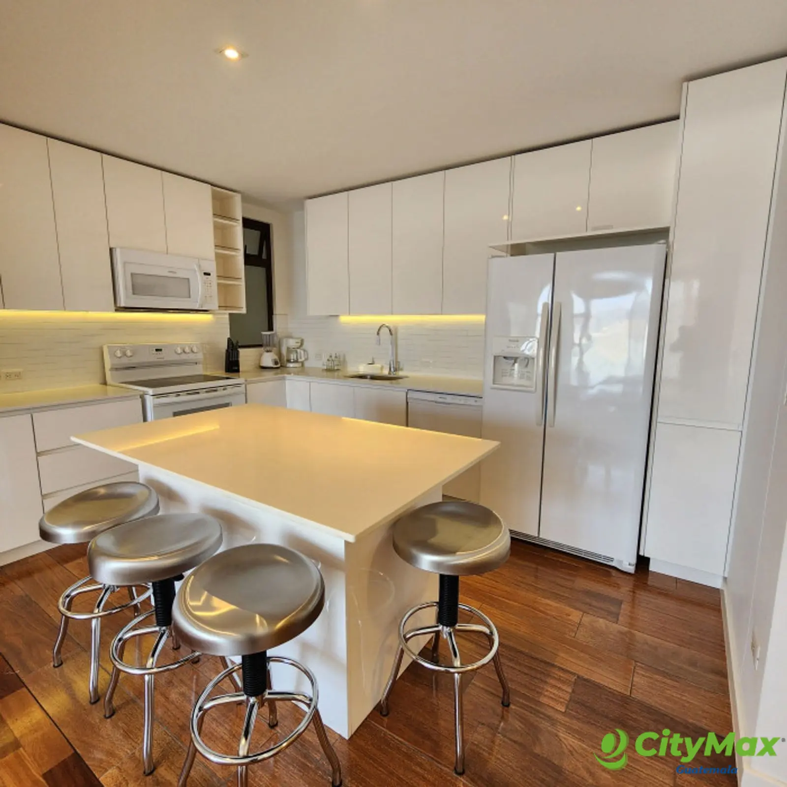 Apartamento Amueblado renta de 3 habitaciones zona 10 - foto 8