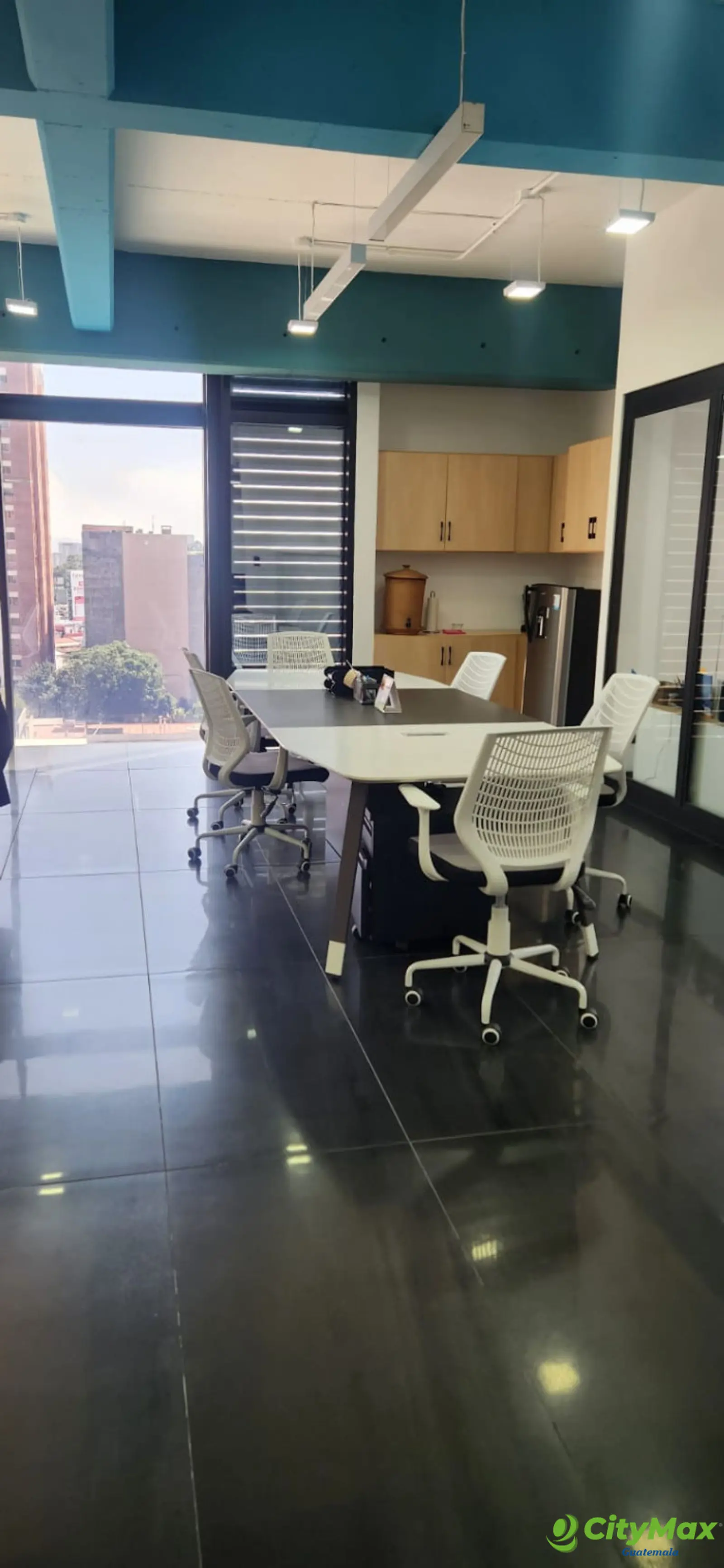 Oficina en venta para inversión en zona 10 Rentada - foto 3