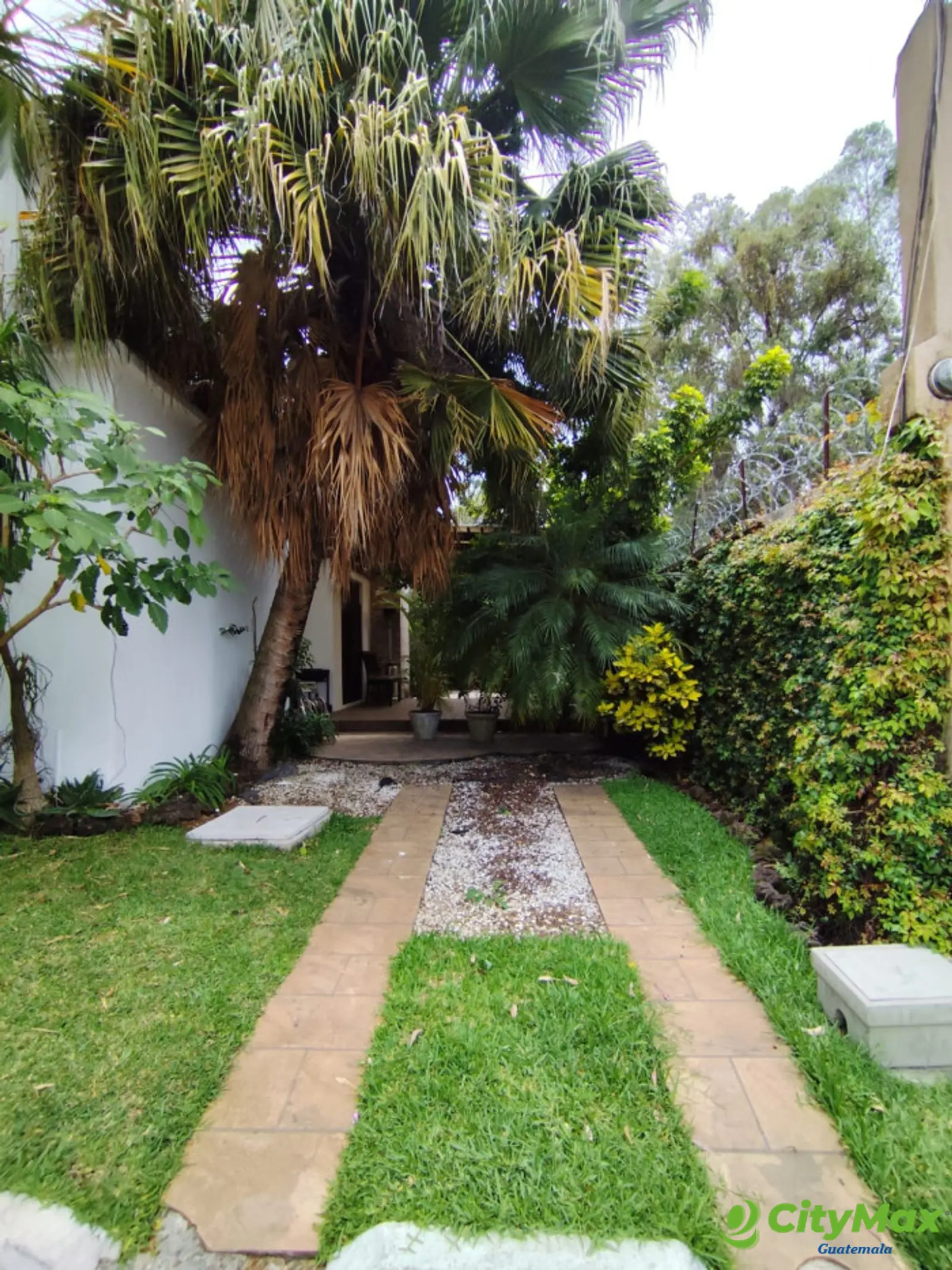 Casa en Renta en Bulevar San Cristóbal Zona 8 de Mixco - foto 2