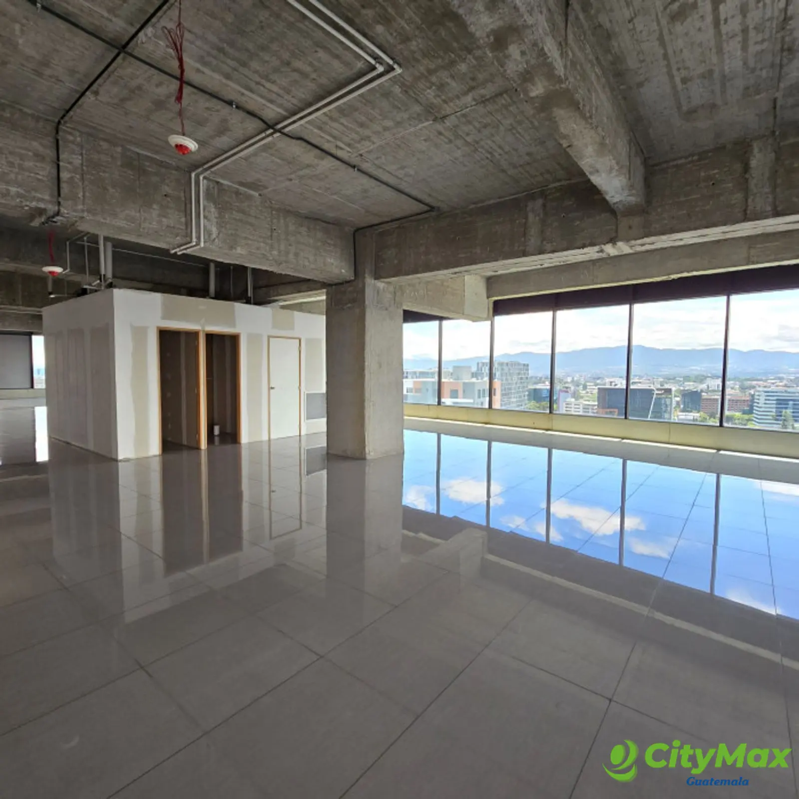 En venta oficinas en Zona 10 Diagonal 6 Guatemala - foto 4