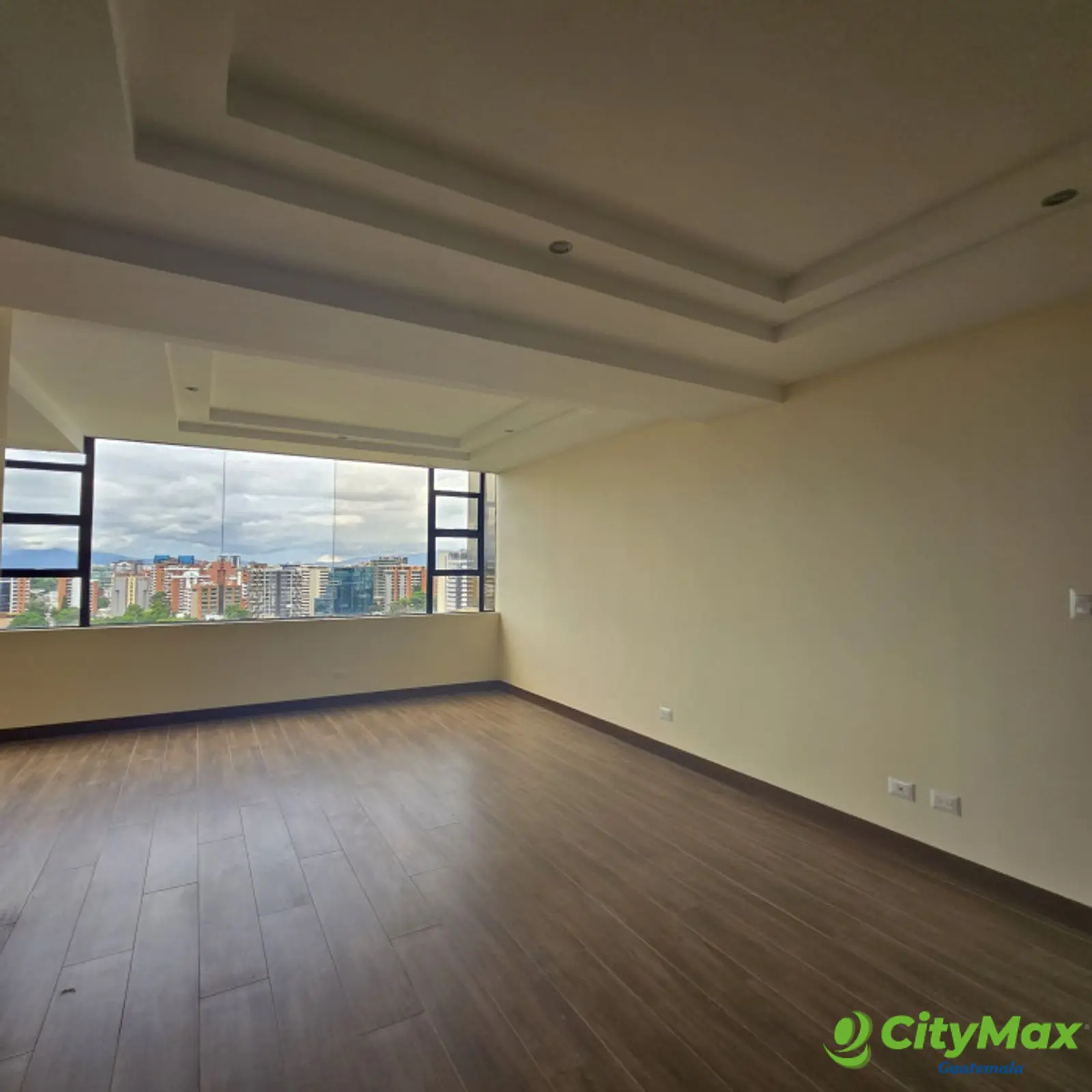 En Venta Apartamento en Zona 10 REMODELADO  - foto 2