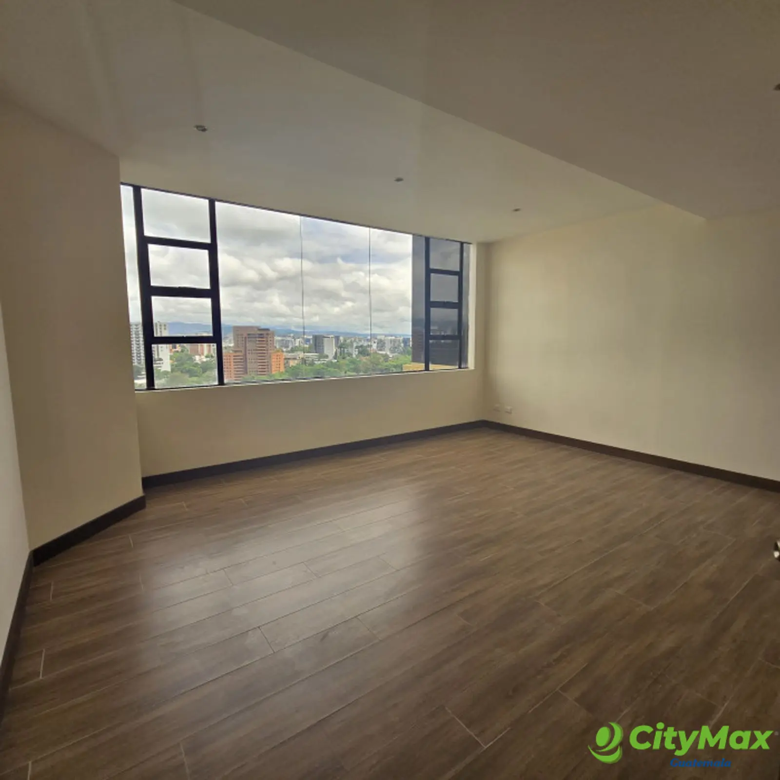 En Venta Apartamento en Zona 10 REMODELADO  - foto 11