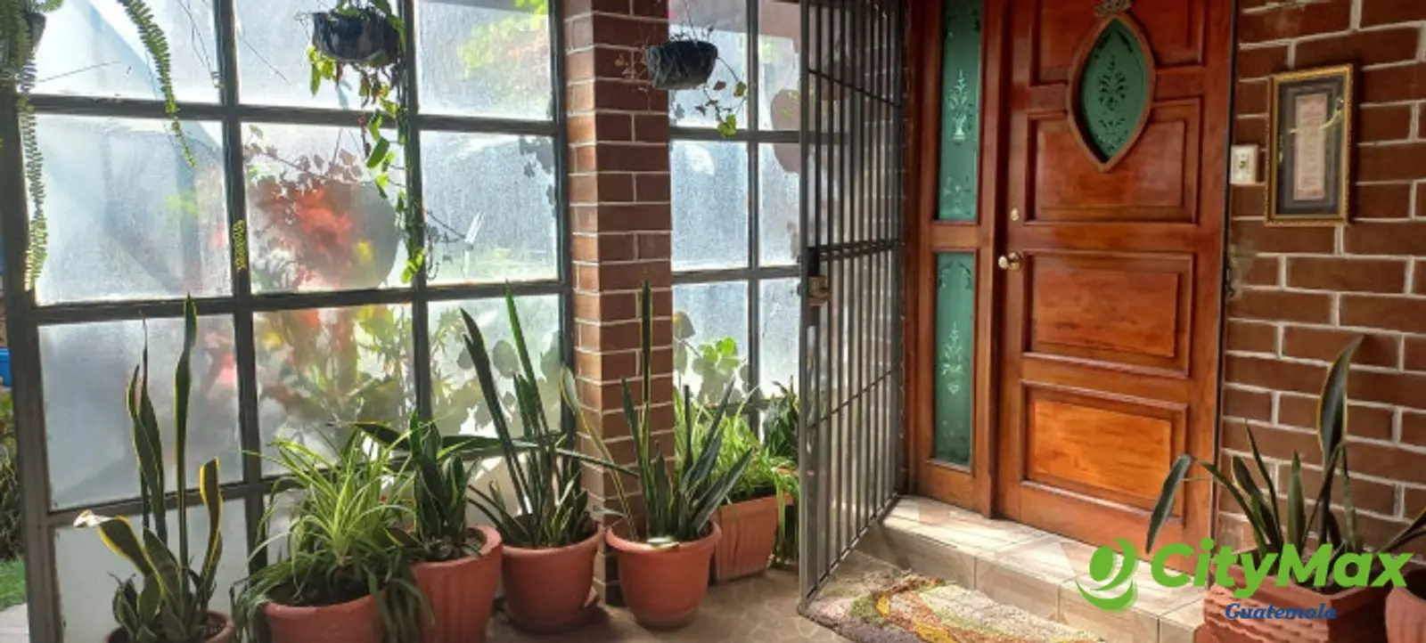 En venta casa grande con jardín La Floresta zona 9 Xela - foto 2
