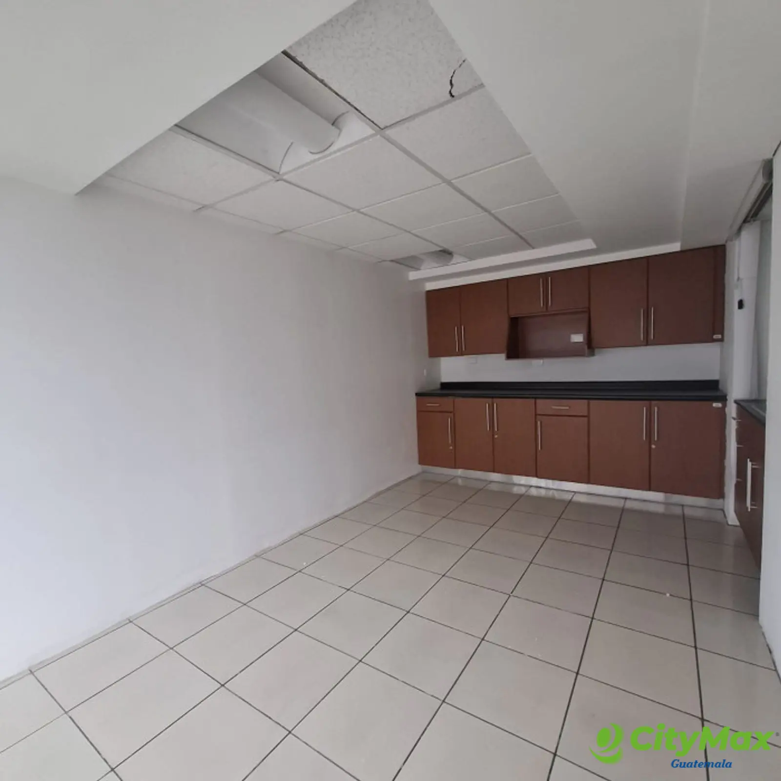Oficina en venta en zona 10 Medio nivel Para inversión  - foto 14
