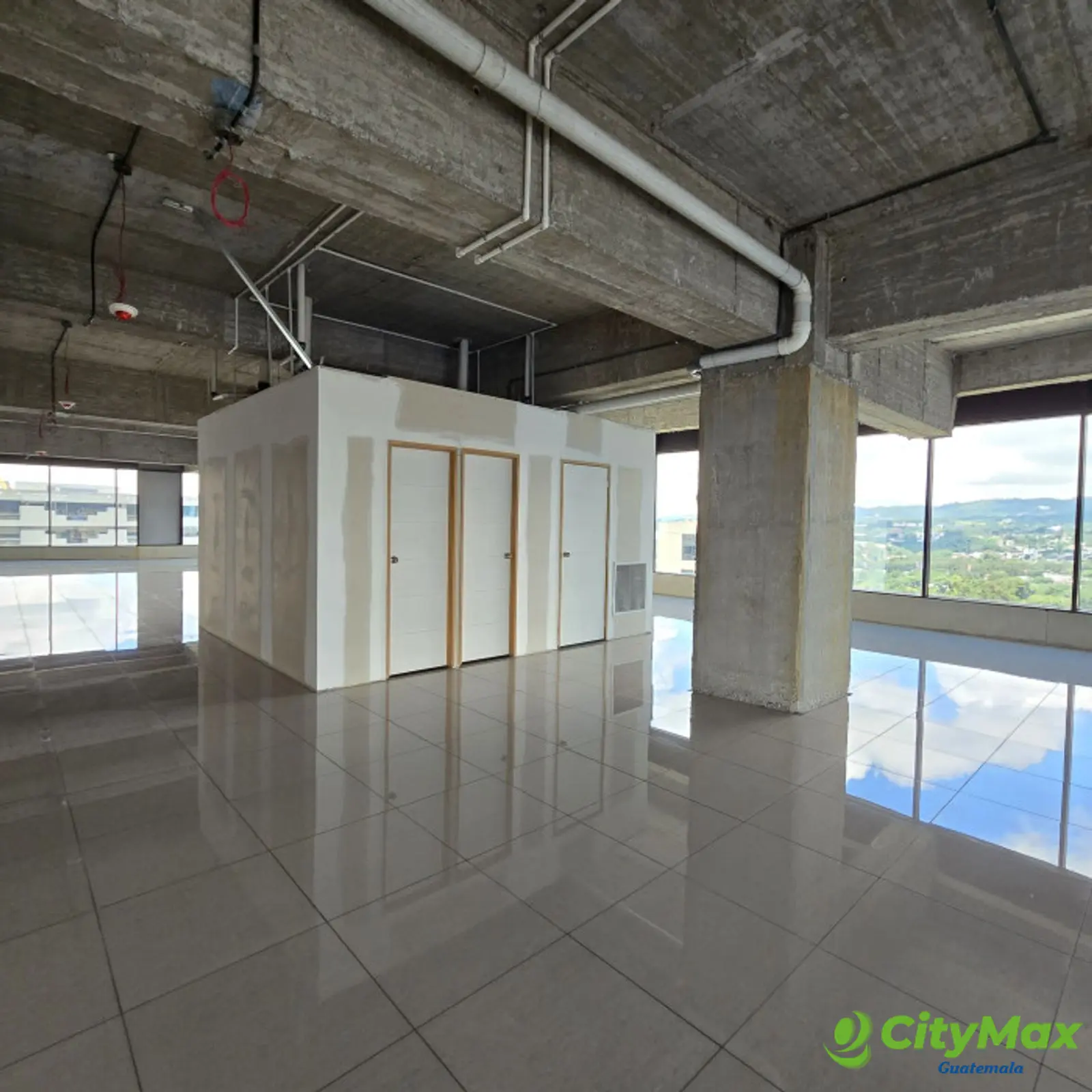 En venta oficinas en Zona 10 Diagonal 6 Guatemala - foto 12