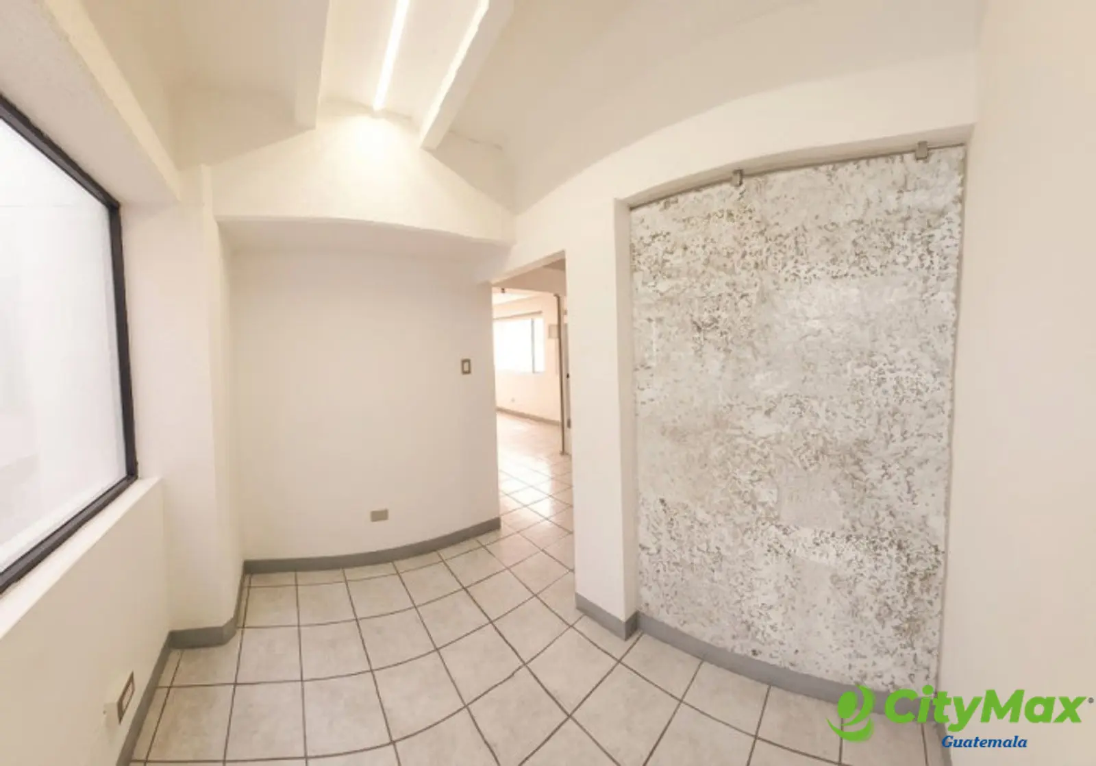 Oficina venta con 2 parqueos 20 calle Zona 10 - foto 8
