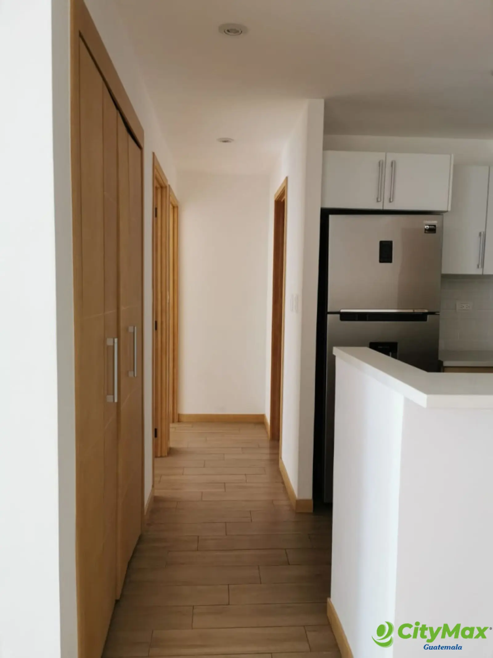 Apartamento en renta en zona 10 de 2 habitaciones - foto 5