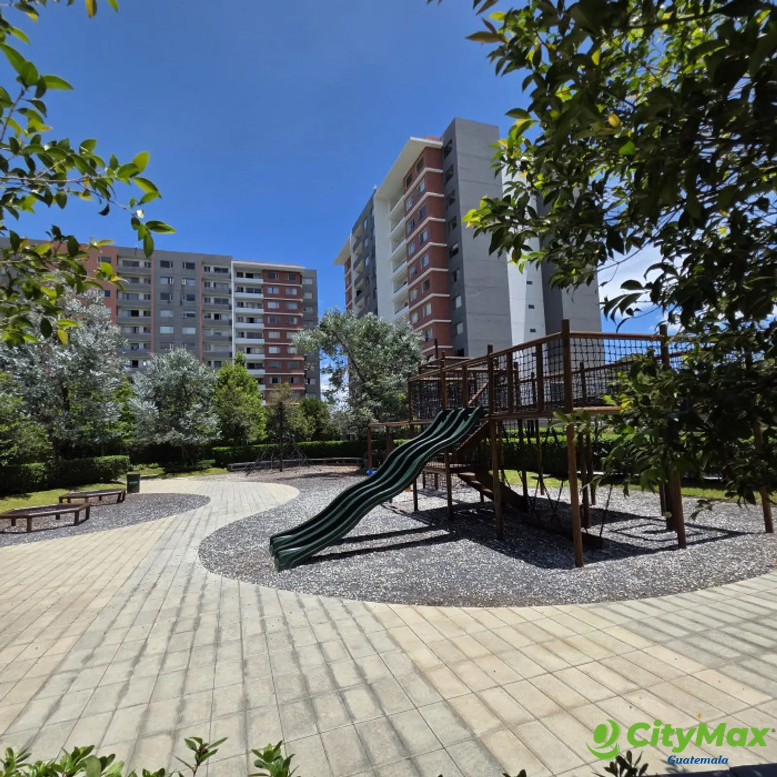 Apartamento con jardin en Venta Zona 14 La Villa - foto 2