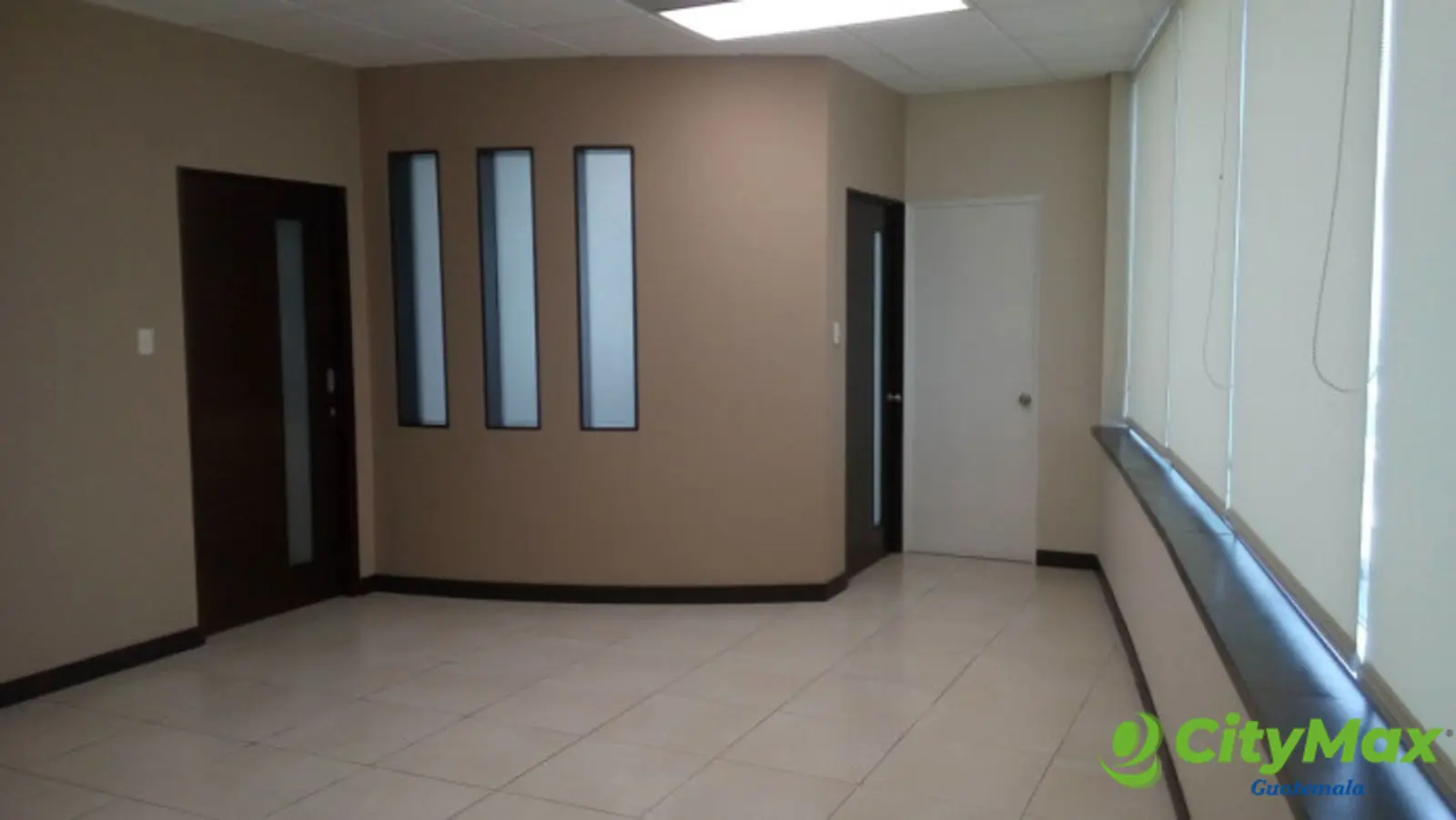 VENTA-RENTA Oficina en Zona Pradera zona 10 inversión  - foto 4