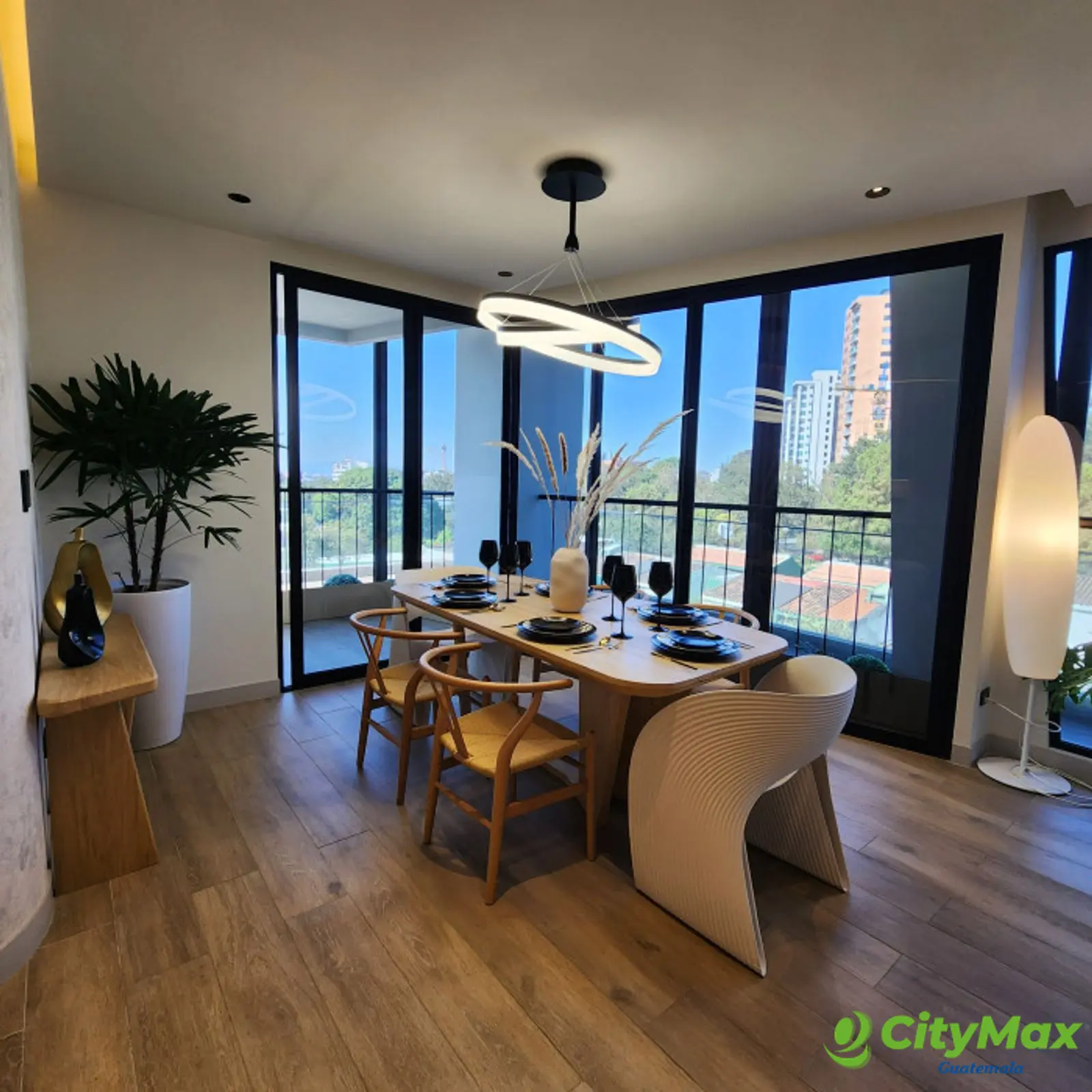 En venta Apartamento con Jardín en la Zona 15 en Planos - foto 5