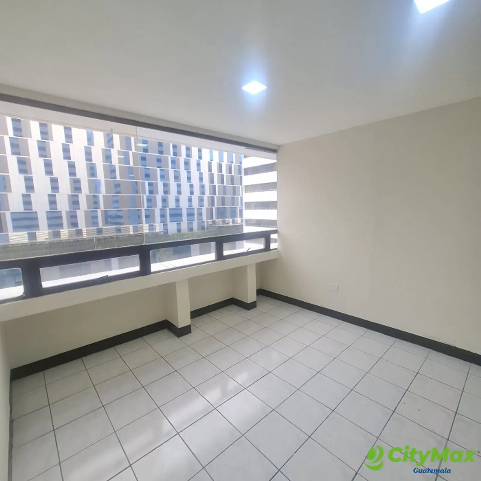 Oficina Comercial en Renta en Zona 10 Ciudad de Guatemala - foto 5