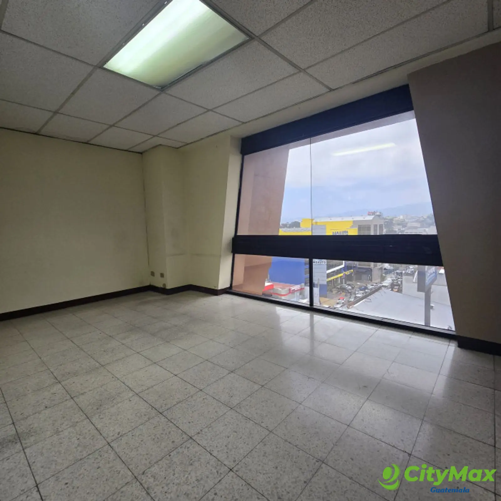 Oficina de 100m2 en renta en la zona 9 Guatemala - foto 2