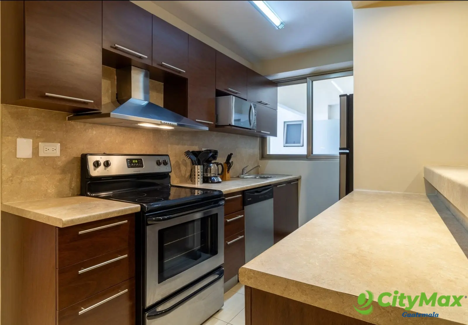 En Alquiler Apartamento amueblado en Zona 14 - foto 2