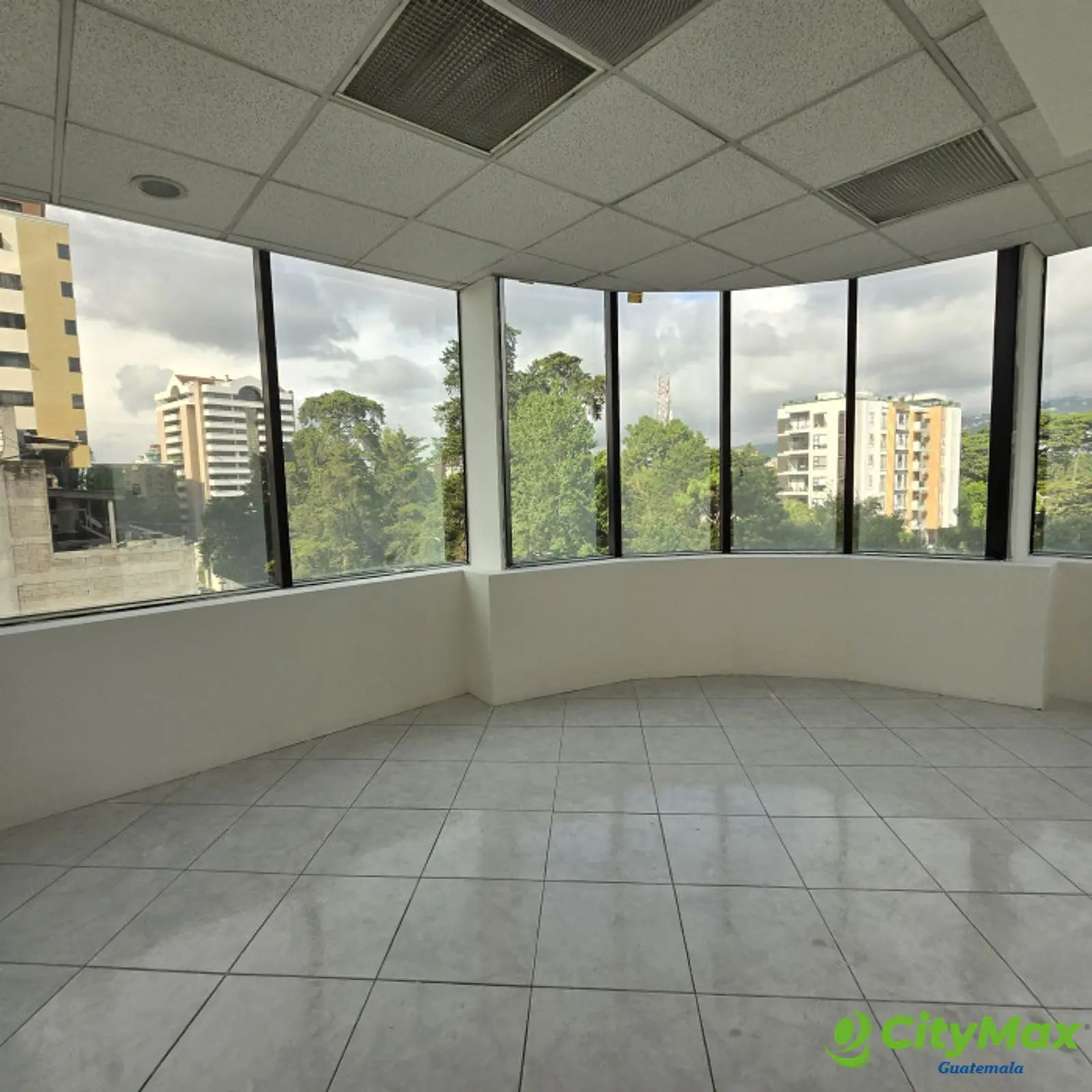Oficina En Renta Zona 14 Europlaza  - foto 2