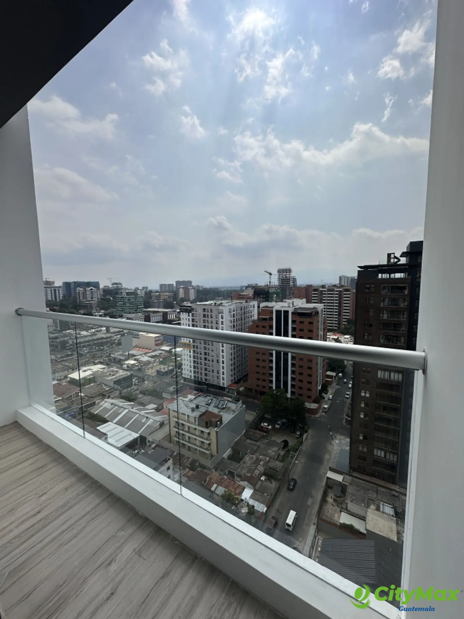 Apartamento Nuevo En Nivel Alto en Venta en Zona 10  - foto 9