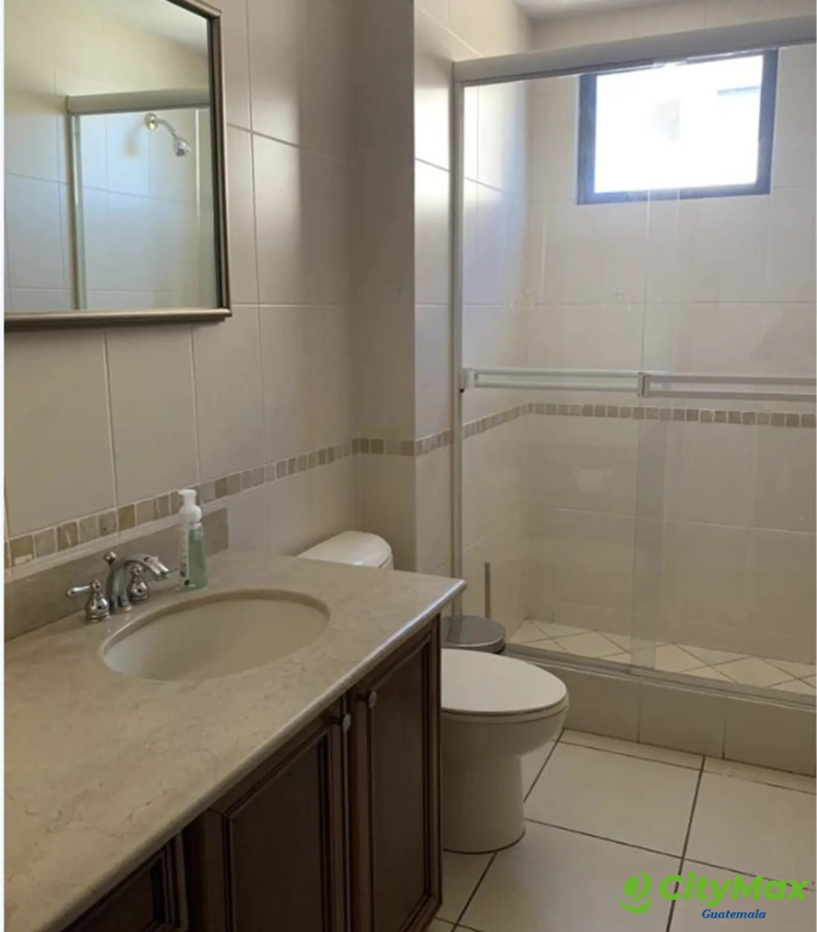 En Alquiler Apartamento amueblado en Zona 10 - foto 12