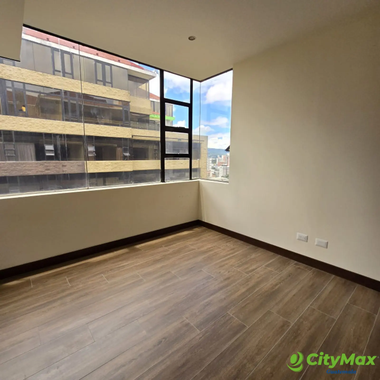 En Venta Apartamento en Zona 10 cercano a Oackland Z 10 - foto 21