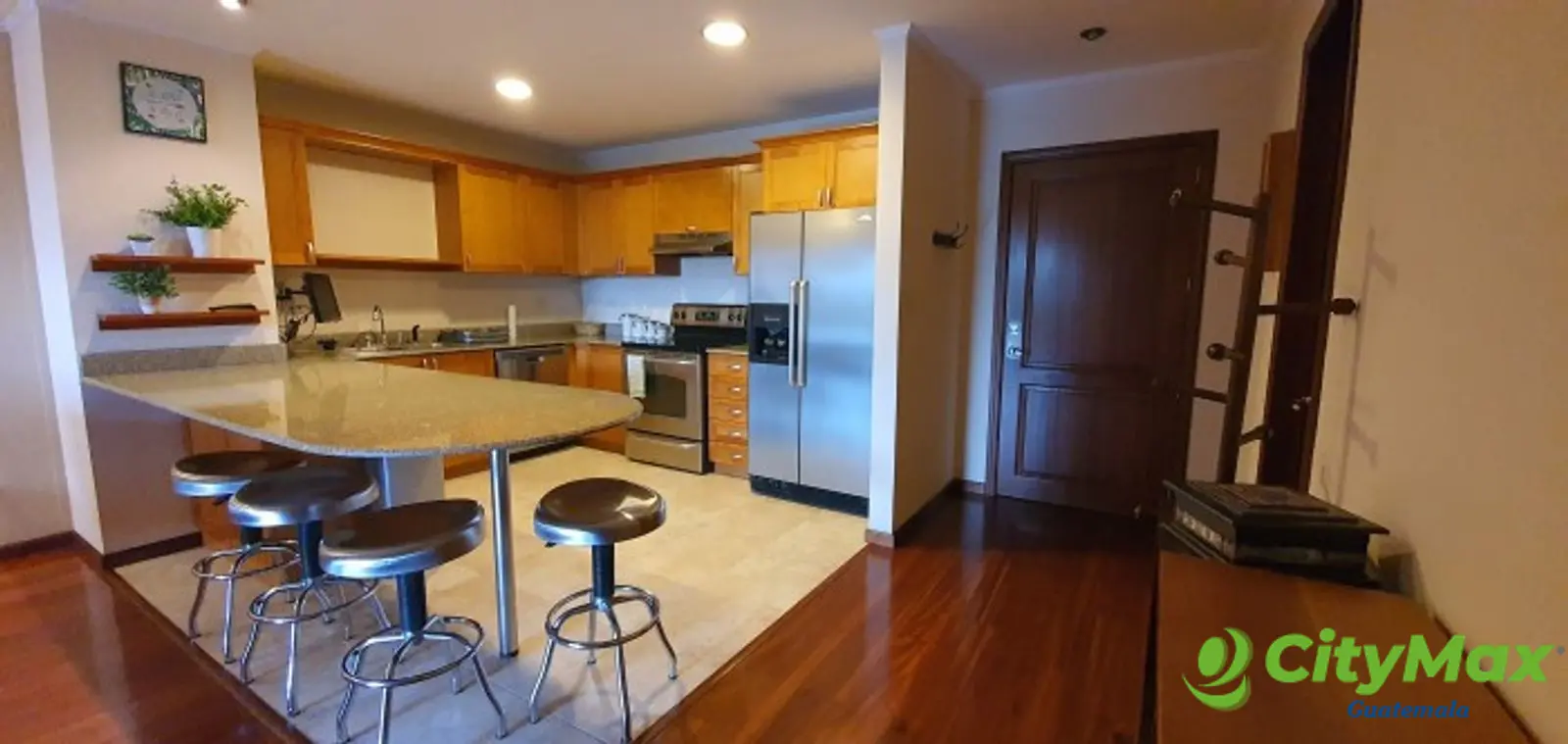 En Alquiler Apartamento Amueblado en Zona 10 Guatemala - foto 2