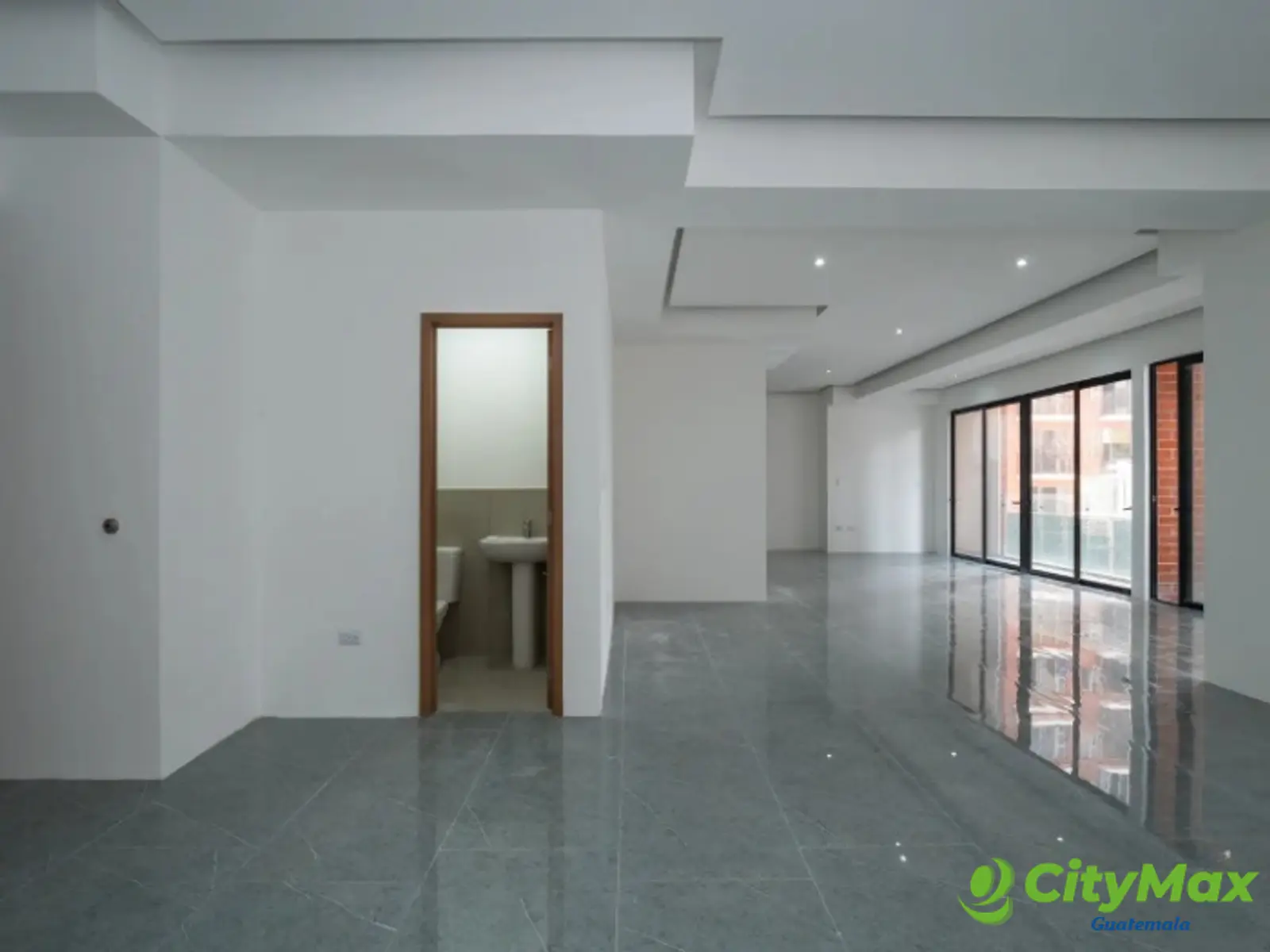 En Renta Oficina NUEVA en la zona 14 Edificio Moderno - foto 11
