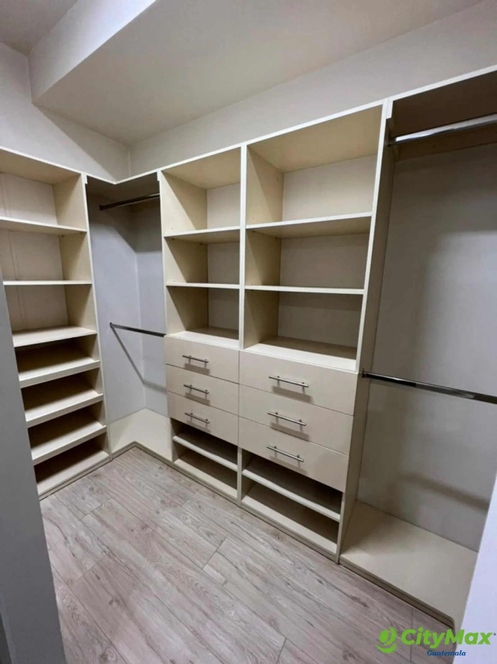 Apartamento en venta en edificio Veinti4 zona 10  - foto 6