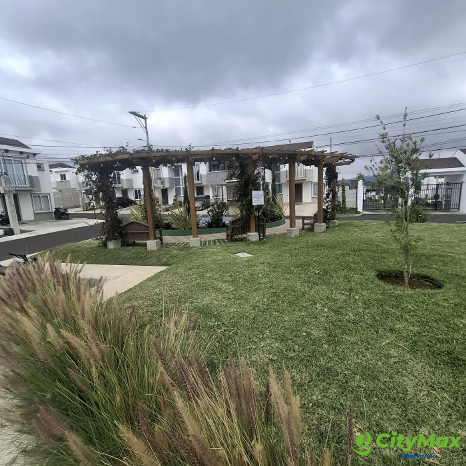En Venta Casa Condominio Residencial Condado Florenza - foto 2