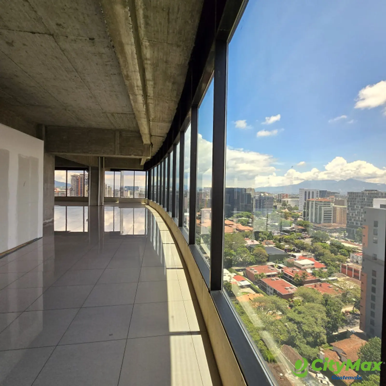 En venta oficinas en Zona 10 Diagonal 6 Guatemala - foto 6