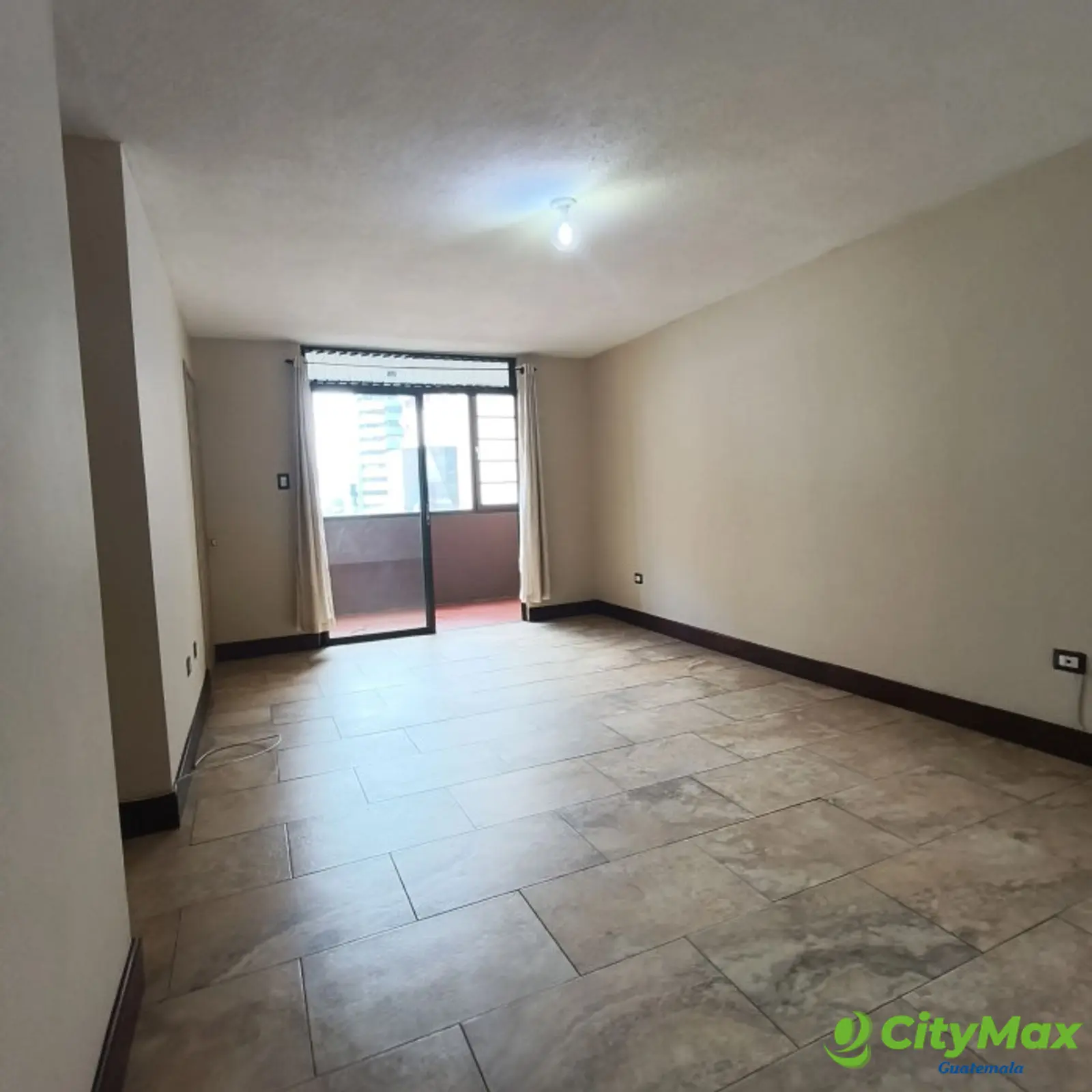 Amplio Apartamento en Renta en zona 10 - foto 11