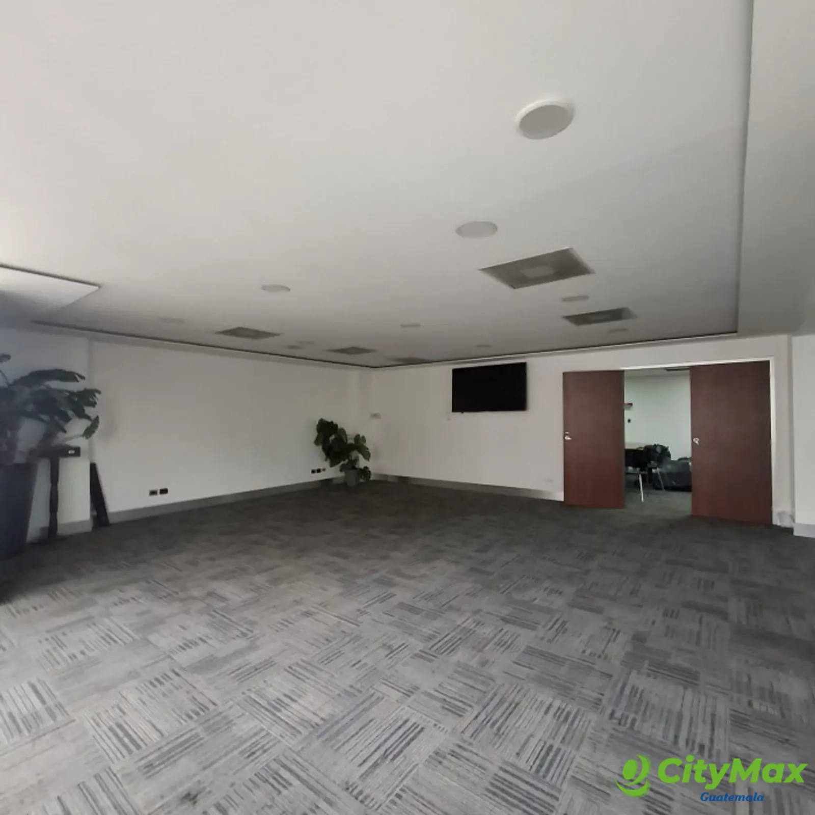 Oficina para inversión en venta en zona 10 Medio nivel - foto 4