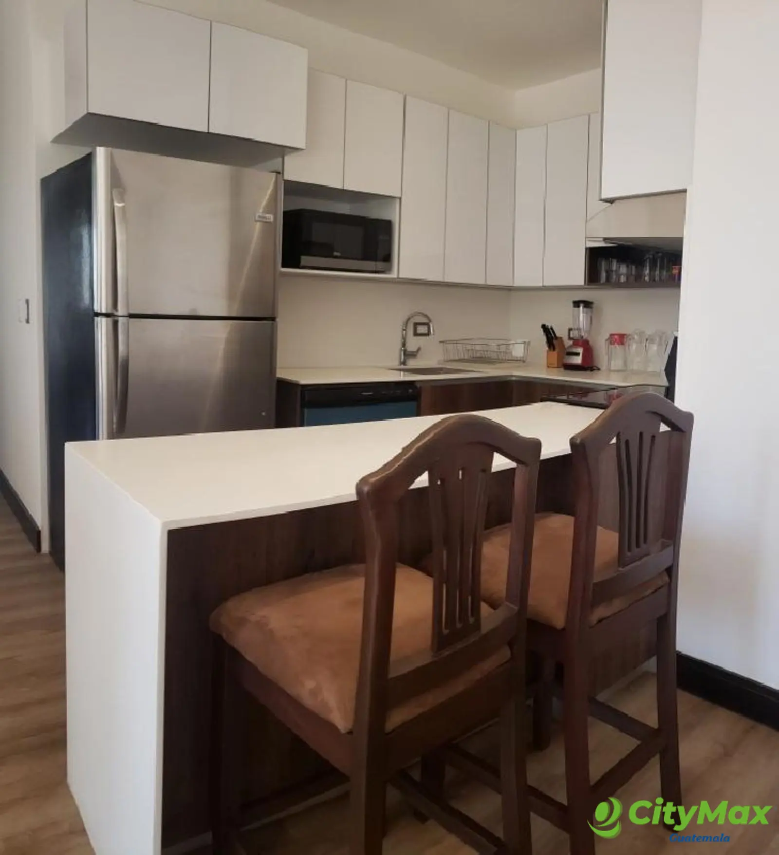 Apartamento en Zona 10 ALQUILER - foto 2