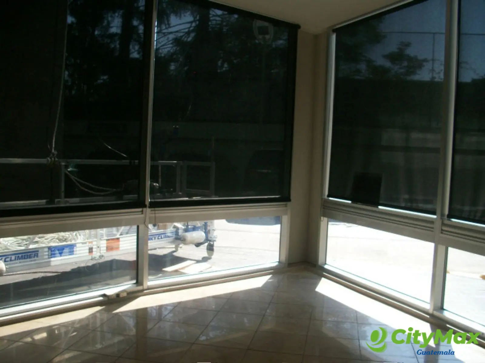 En Venta Local Comercial en zona 15 Edificio Avante - foto 8
