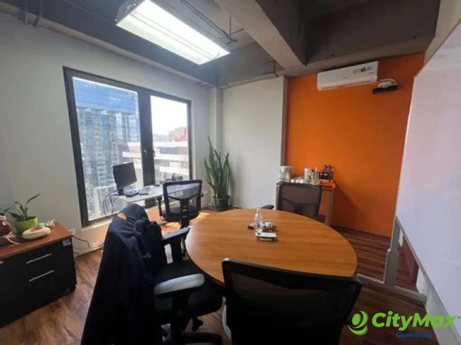 En Venta oficina en zona 10 Guatemala - foto 9