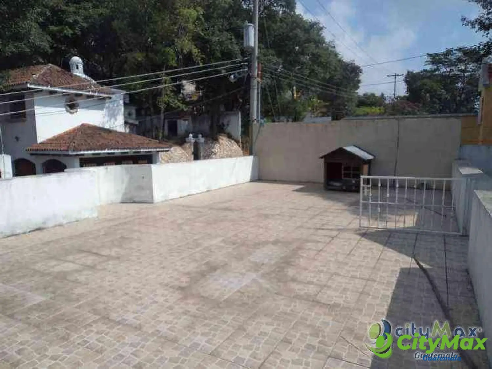 Casa en Venta Las Hojarascas Final Calzada Roosevelt - foto 2