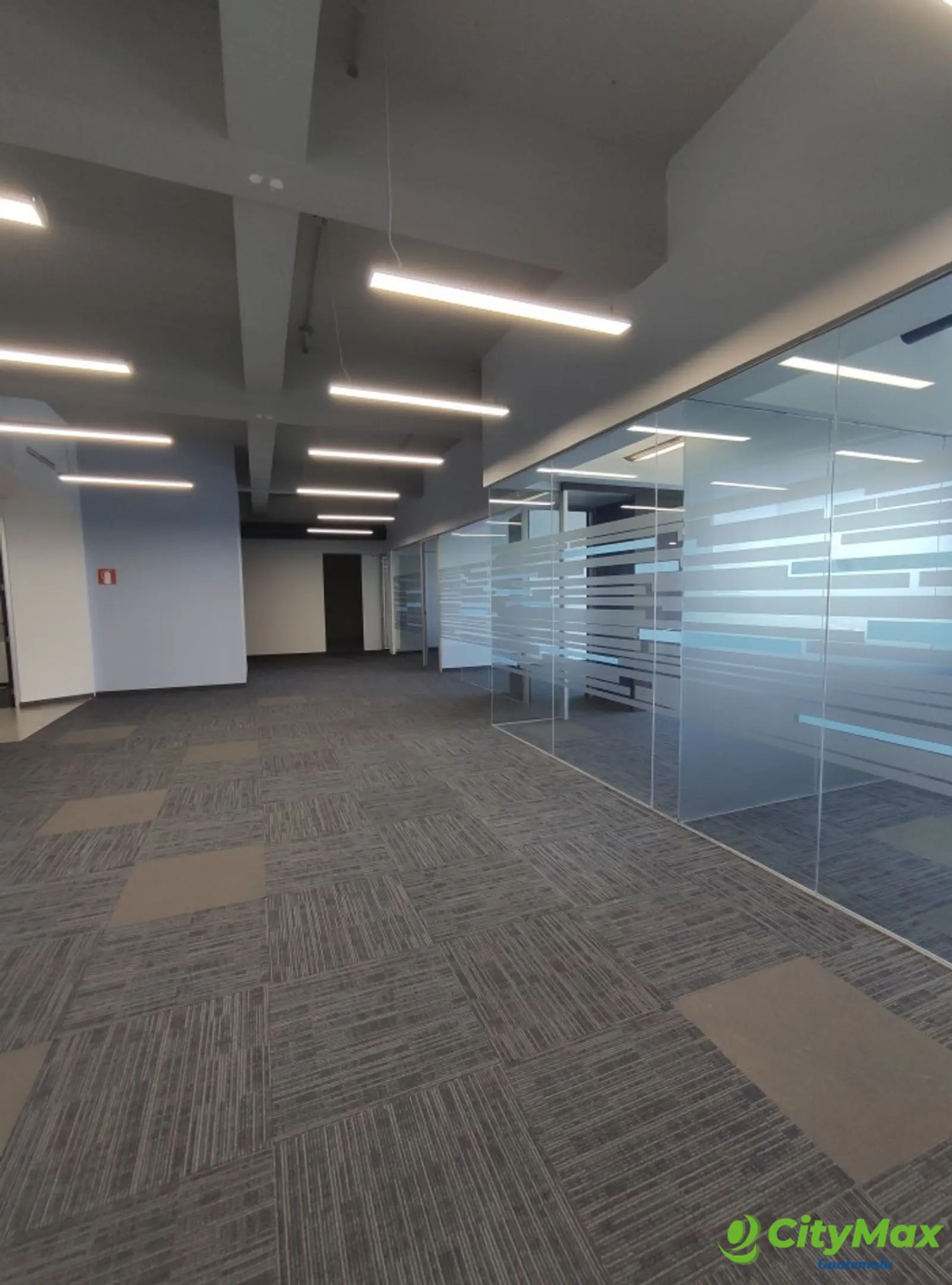 En VENTA OFICINA en Zona Pradera zona 10 Guatemala - foto 8