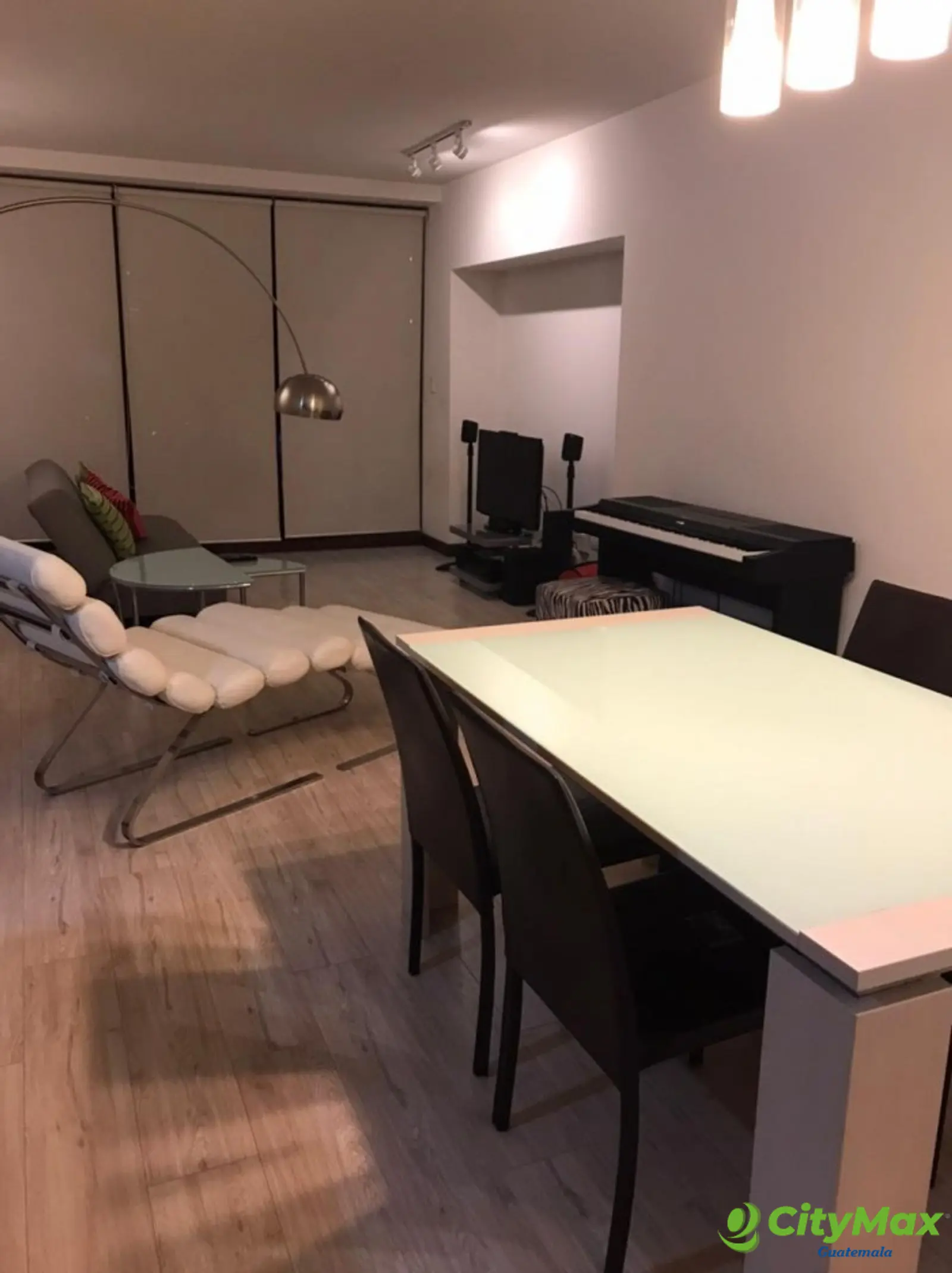 Apartamento en venta en edificio Veinti4 zona 10  - foto 2