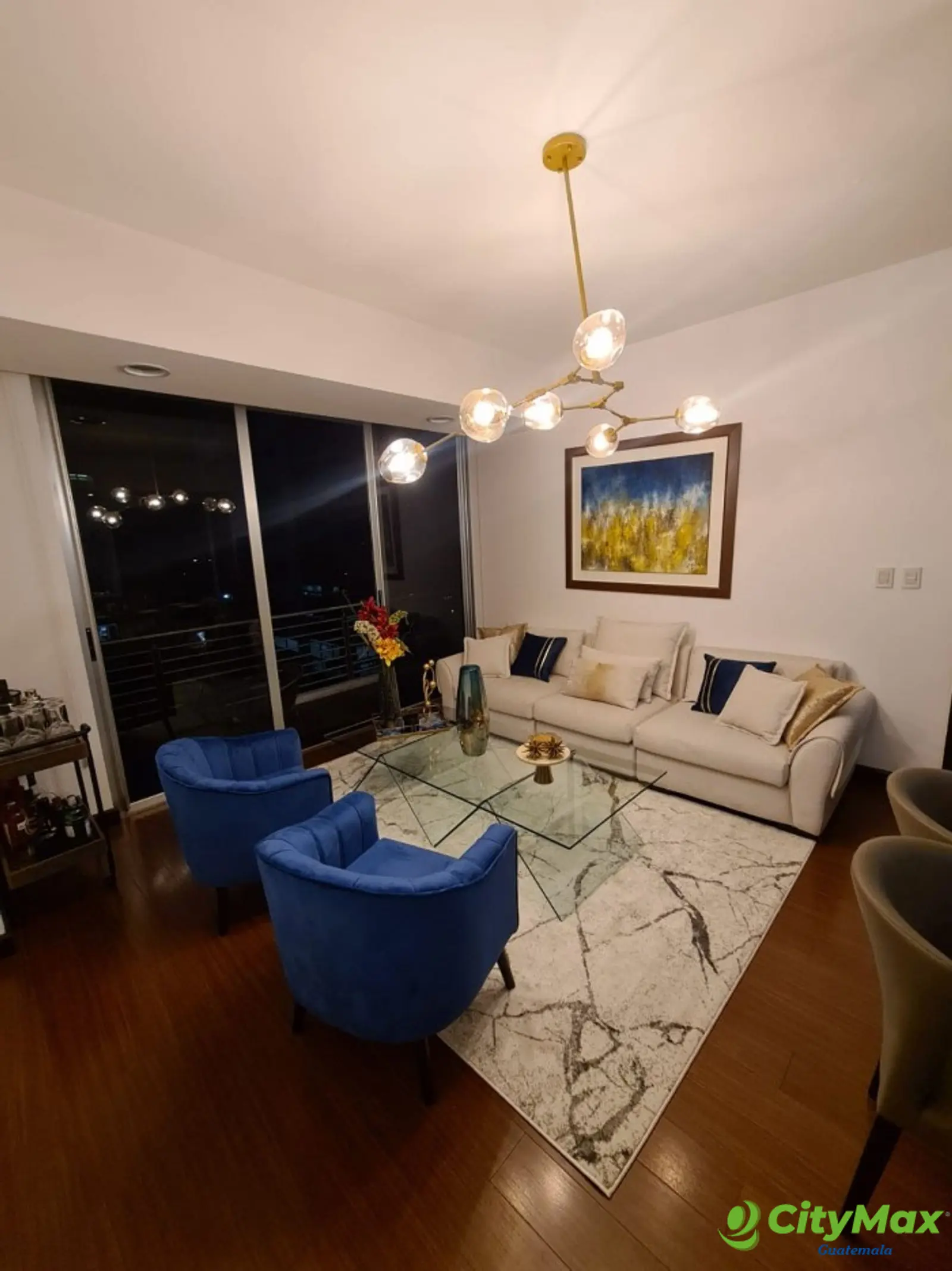 Apartamento en venta  en zona 10 Próceres   - foto 2