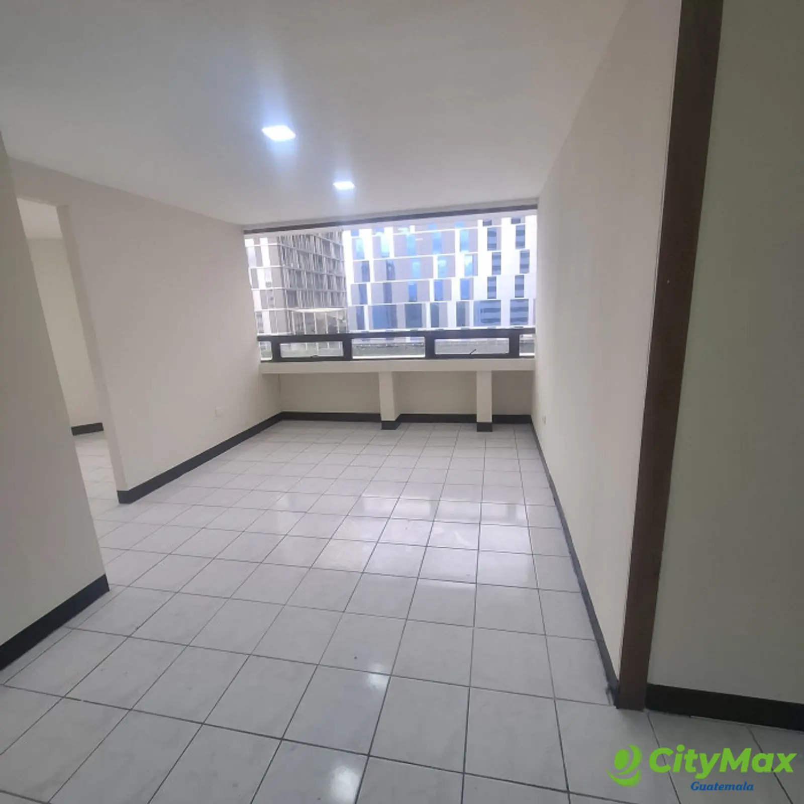 Oficina Comercial en Renta en Zona 10 Ciudad de Guatemala - foto 8