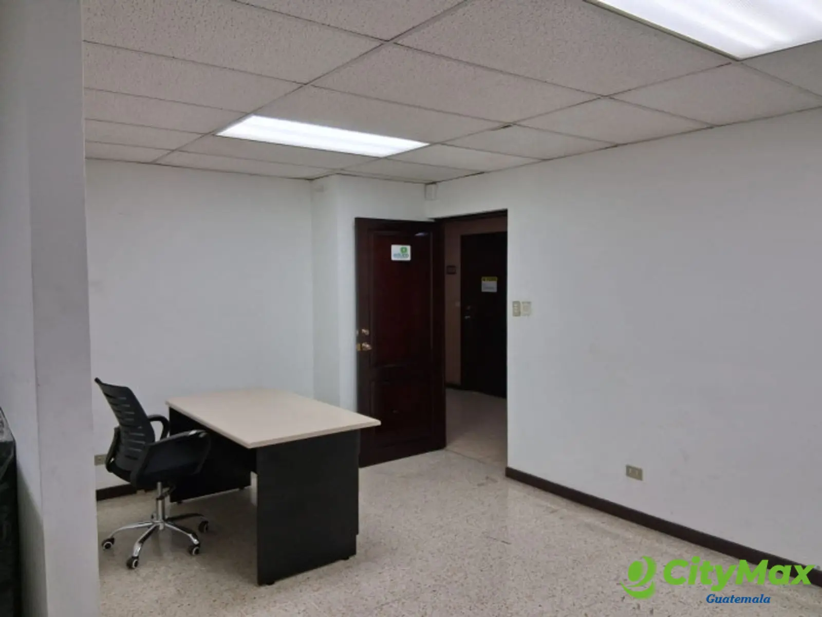 En Renta oficina en Aristos Reforma zona 9 - foto 4