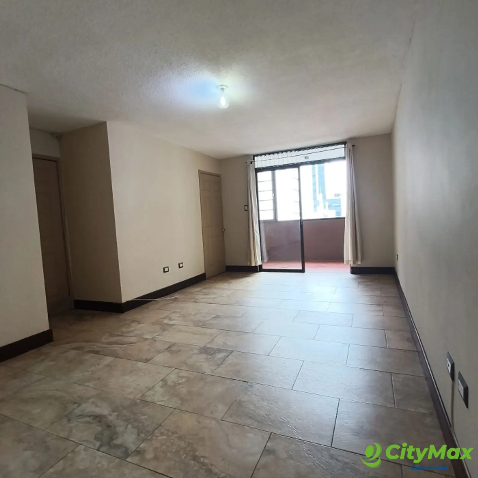 Amplio Apartamento en Renta en zona 10 - foto 12